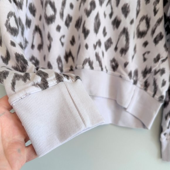 Michael Stars NEW Bone & Black Leopard Camila V-Neck Sweatshirt Women Terry SMAL - Picture 2 of 7